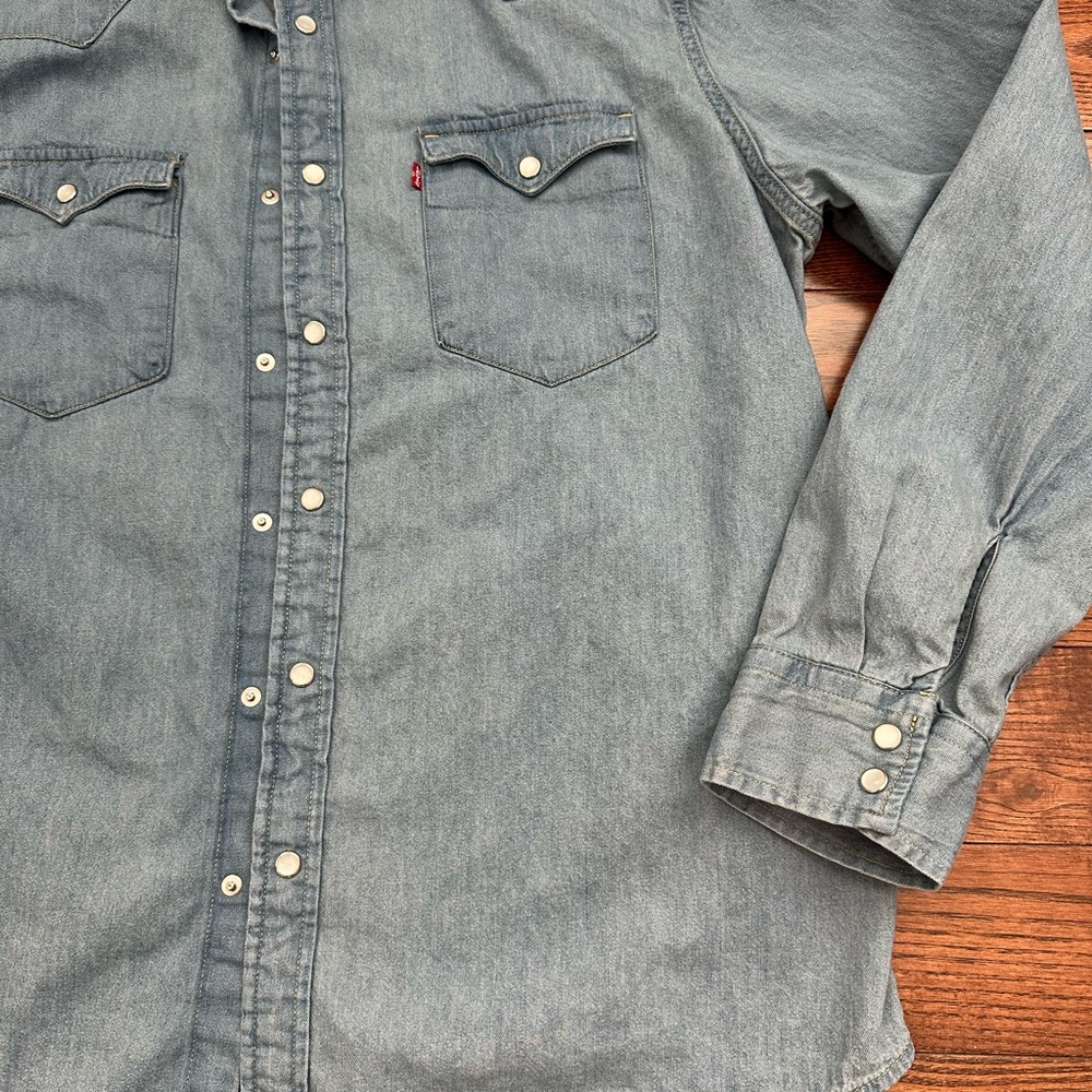 Levi's Light Blue Casual Button Down Shirt - Picture 3 of 9